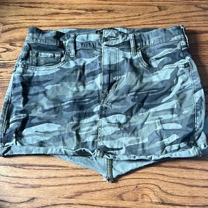 Express camo skirt size 2